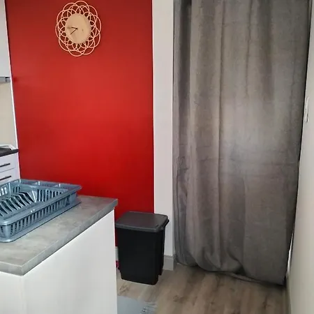 Logement, Vue Sur 1 Min Du Metro *