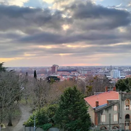 Logement, Vue Sur 1 Min Du Metro Apartment *